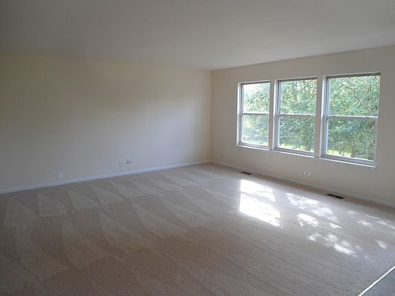 5th image of 42 Briarwood Dr