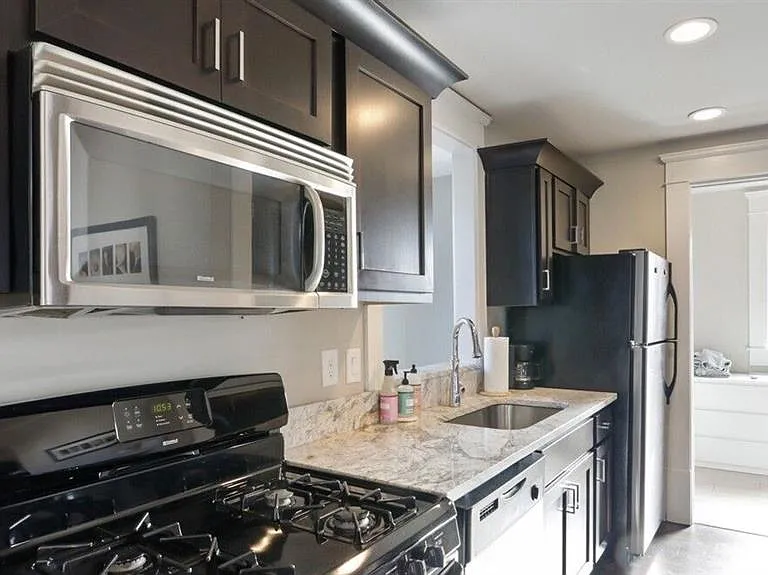 1013 Euclid Ave NE — Photo 19