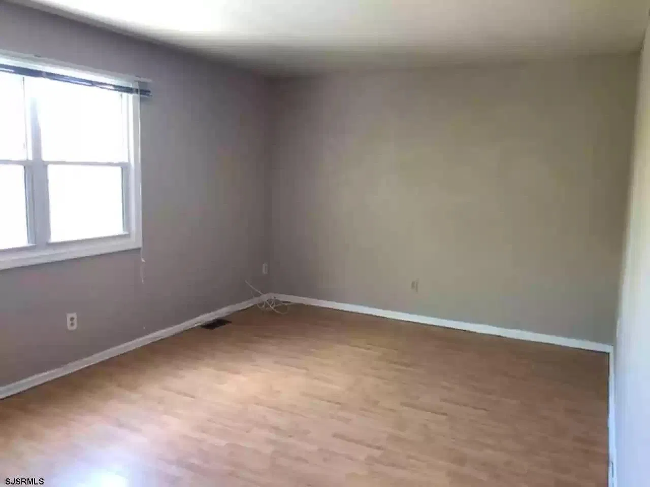 610 N Victoria Ave — Photo 2