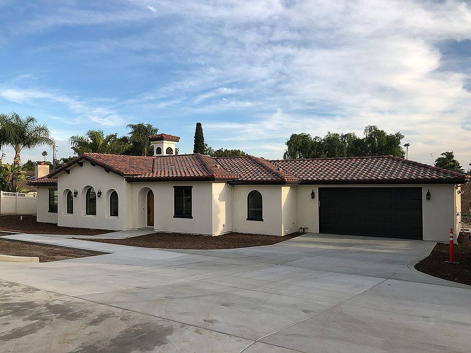 1st image of 475 Jacaranda Dr