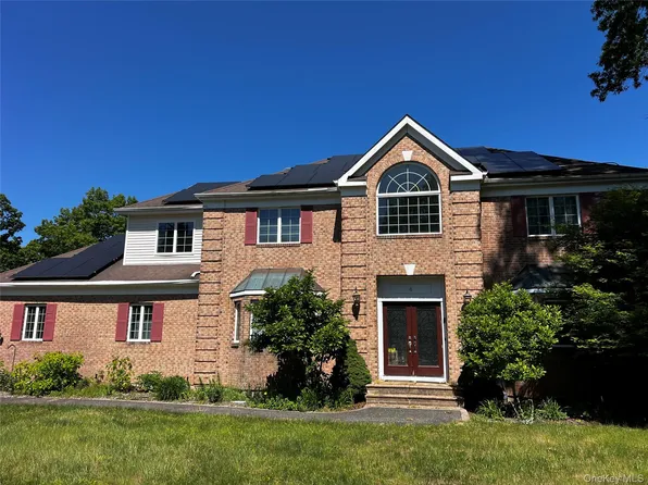 4 Penn Court, East Setauket, NY 11733