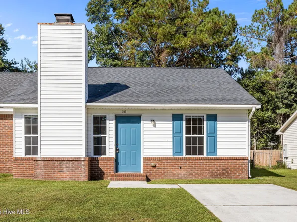 207 Live Oak Court, Midway Park, NC 28544