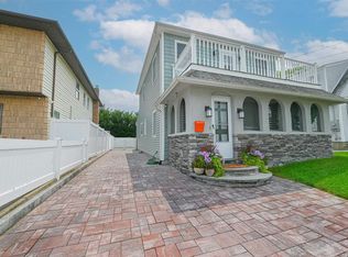 29 W Alhambra Ave, Lindenhurst, NY 11757