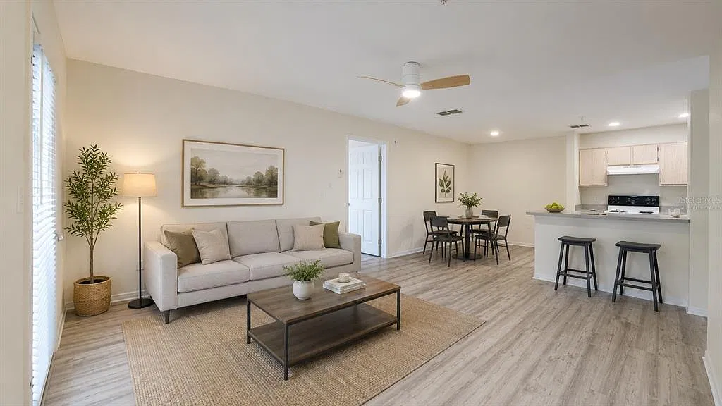 2 bed, 2.0 bath, 1048 sqft, $1,800 — Photo 3