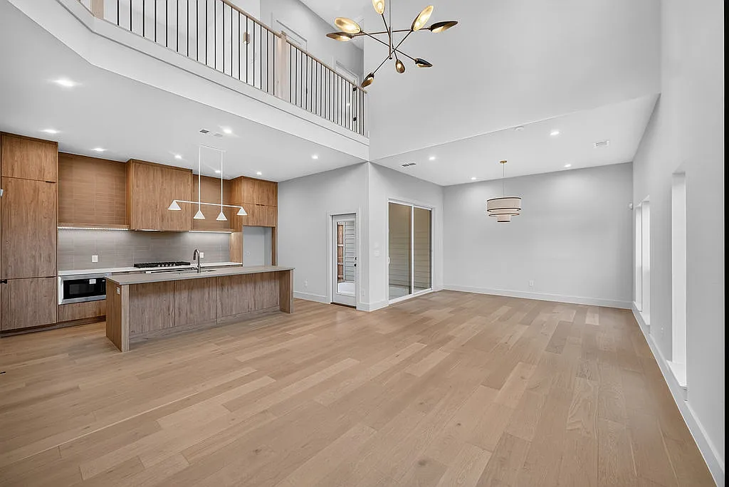 3 bed, 2234 sqft, $3,800 — Photo 1