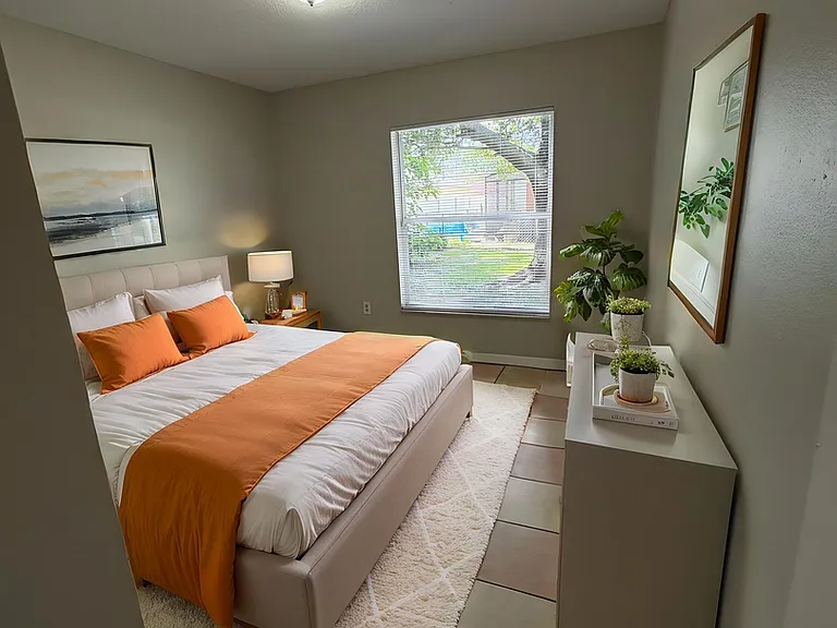 305 Colonade Ct — Photo 16