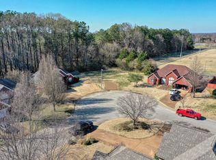 145 Silverdale Cv, Jackson, TN 38305