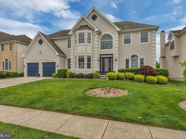 413 W Country Club Dr, Mount Holly, NJ 08060