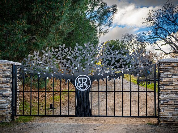 2nd image of Sheeptrail Ct