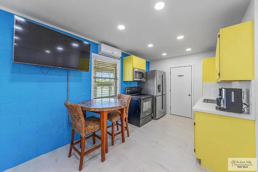 1 bed, 1.0 bath, 500 sqft, $2,400 — Photo 2