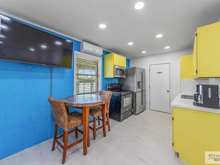 1440 Harbor Island Dr — Photo 2