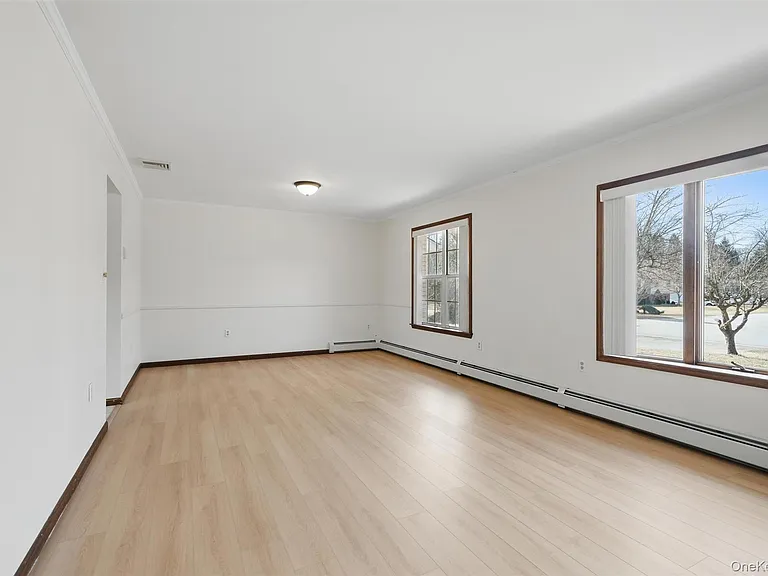 30 Shore Blvd — Photo 6
