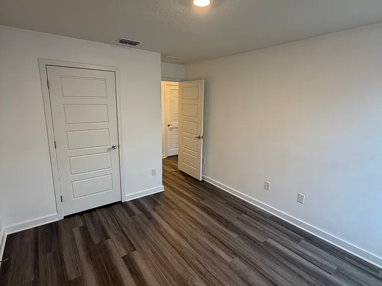 198 E Church Ave — Photo 14
