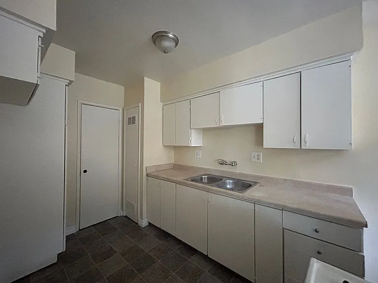 1521-1537 N Sierra Way — Photo 7