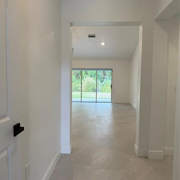 963 Sareta St SE — Photo 6