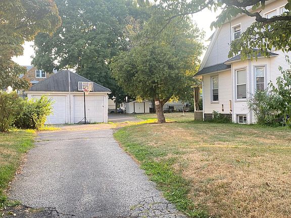 3rd image of 905 Howard Ave #905