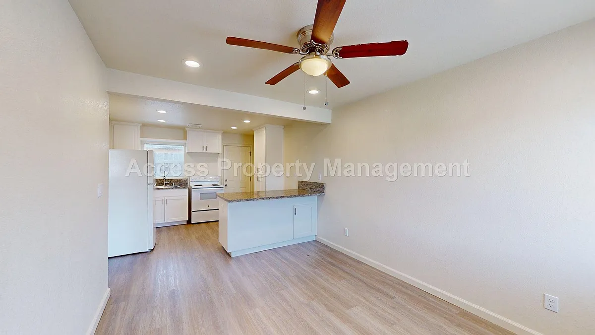 Building Photo - 1628 Evans Rd #8