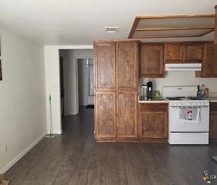 3rd image of 632 W Orange Ave