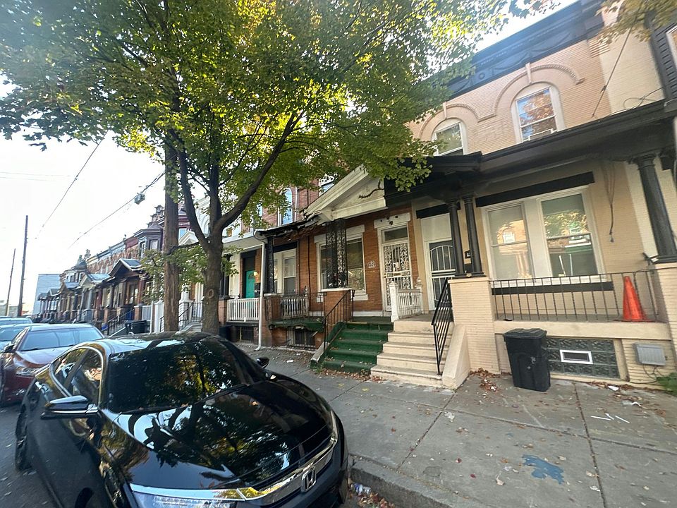 2nd image of 1218 W Hilton St #1218