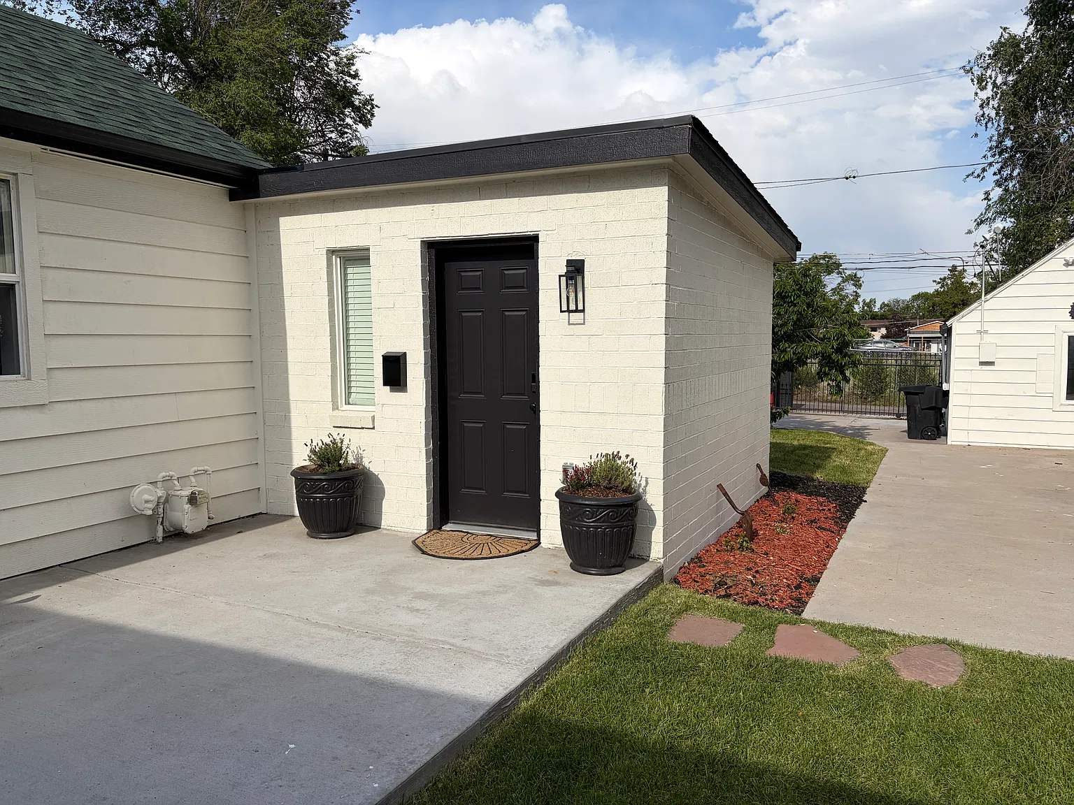 1 bed, 888 sqft, $2,100 — Photo 1