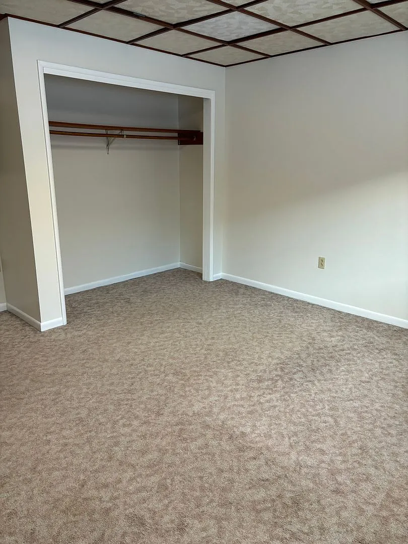 Farewell Ave 94-SB — Photo 4
