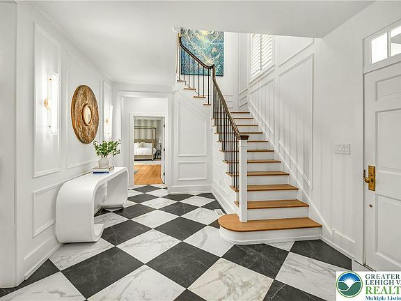 5th image of 1803 Apple Tree Ln