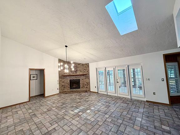 5th image of 616 Magnolia St