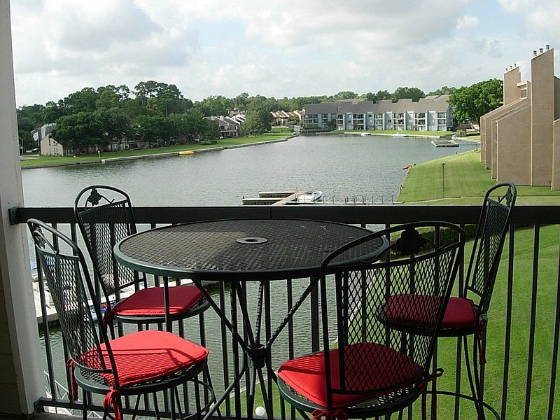 Balcony : View of cove from balcony