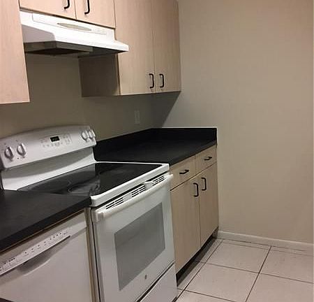 4th image of 1019 Twin Lakes Dr #28C