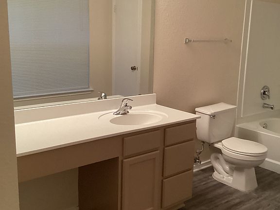 5th image of 262 Siebert Dr