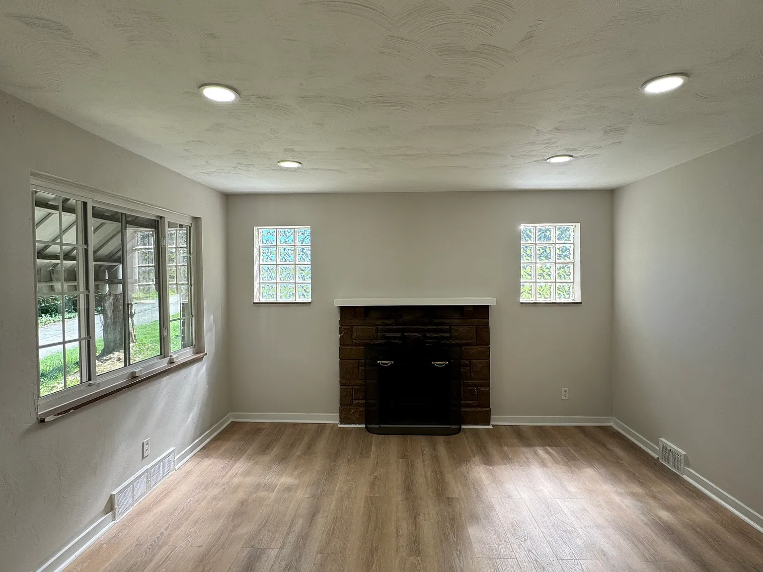 3 bed, 1.5 bath, 1300 sqft, $1,850 — Photo 1