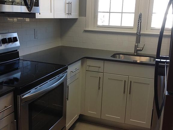 2nd image of 118 S Walnut St #118