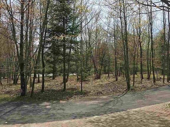 3rd image of 102 Birch Dr