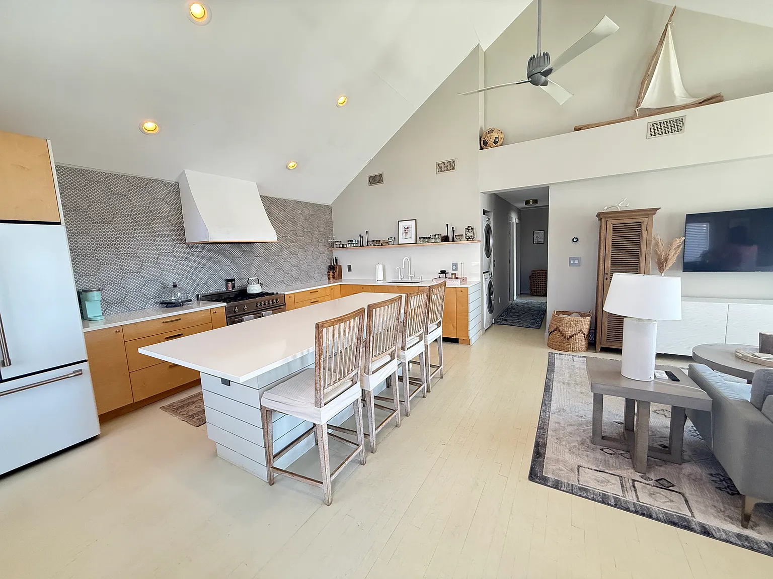 3 bed, 1000 sqft, $4,500 — Photo 3