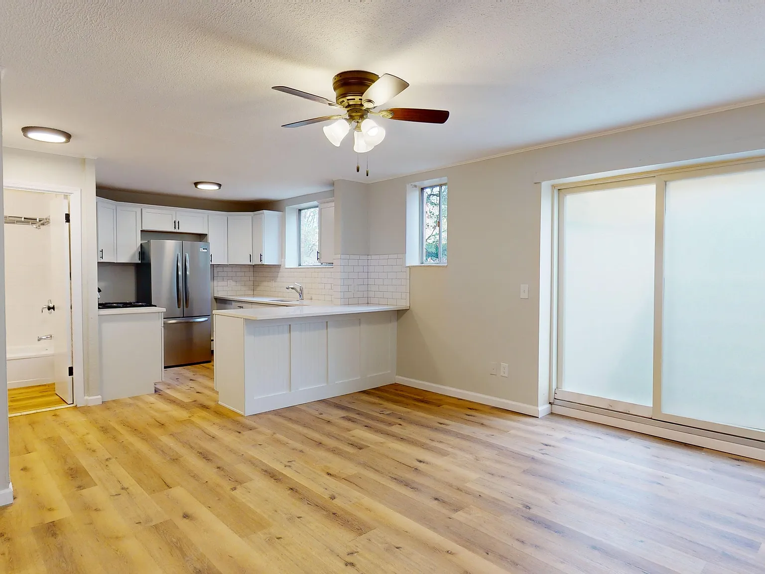 1 bed, 900 sqft, $1,100 — Photo 2