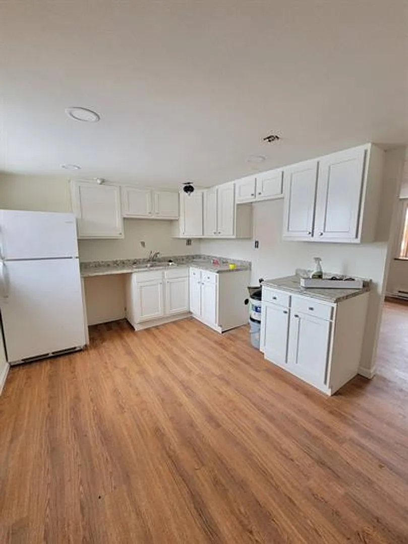SH2030 — Photo 3