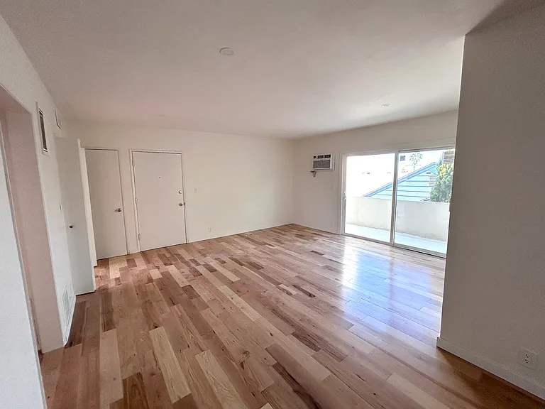 1627 Manning Ave #4 — Photo 3