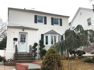 17620 Kildare Rd, Jamaica, NY 11432