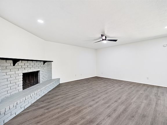 5th image of 524 Woodcrest Way