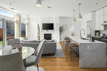 525 Myrtle Avenue, #701