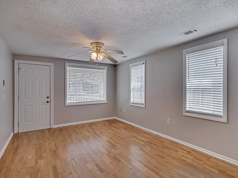 2025 Eppinger St — Photo 8