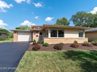 315 Greenfield Dr, Glenview, IL