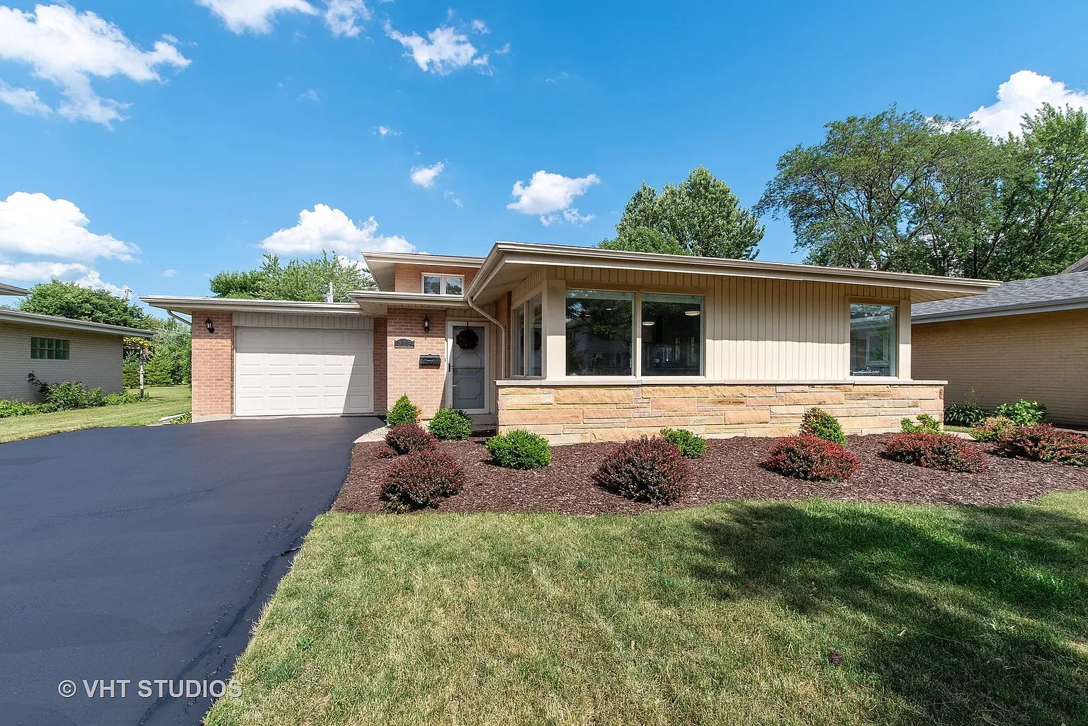 315 Greenfield Dr photo 1