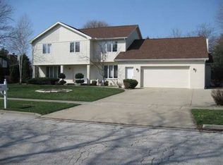 2206 Woodfield Rd, Bloomington, IL 61704