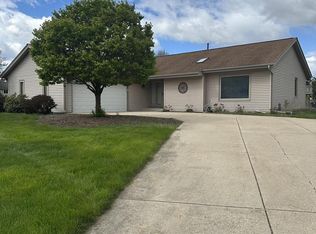 W224N2761 Stonewood Ct, Waukesha, WI 53186