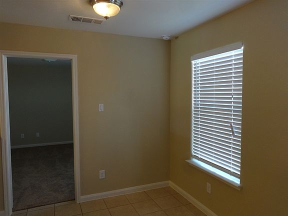 5th image of 640 Lazy Crest Dr