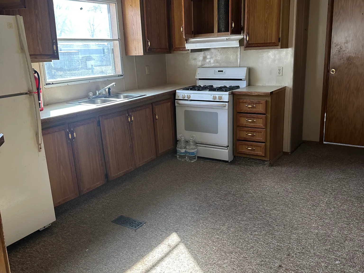 3 bed, 1100 sqft, $650 — Photo 3