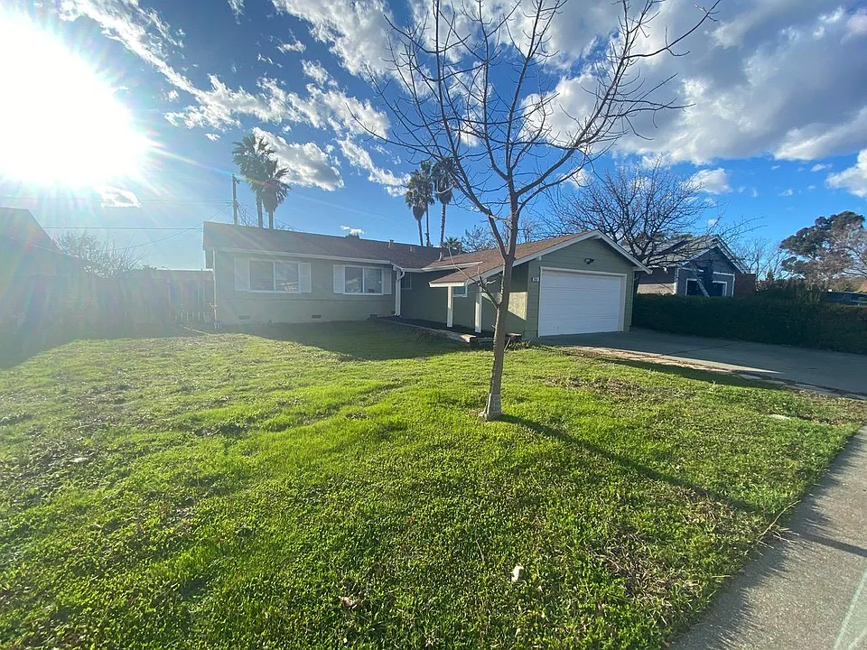 2059 Robin Dr