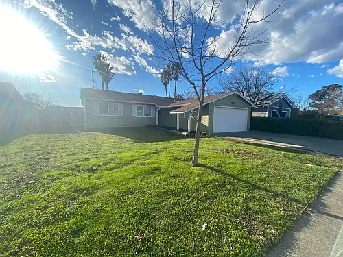 2059 Robin Dr Photo 1