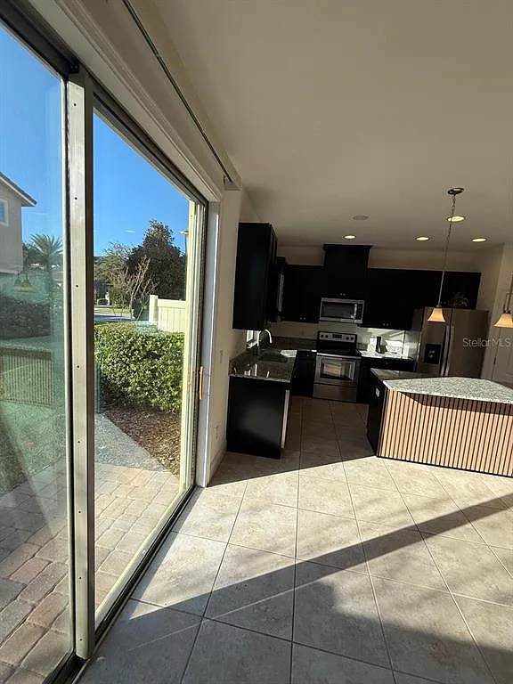 3 bed, 2.5 bath, 1353 sqft, $2,500 — Photo 3